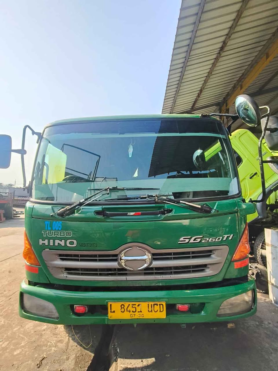 Hino SG 260 2010, photo 1 of 2