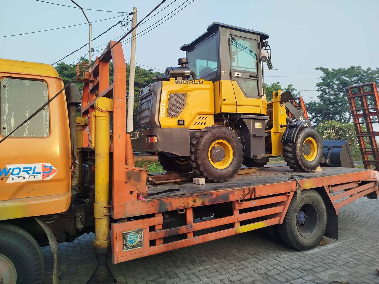 WL100 Wheel Loader, photo 1 of 3